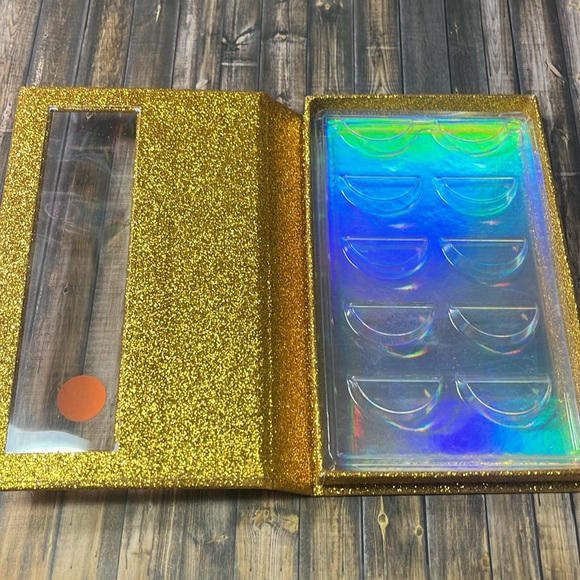 5for$10 Gold Glitter Lash’s Carrying Storage Box Holds 5 Pairs of Fake Lashes - Picture 3 of 5